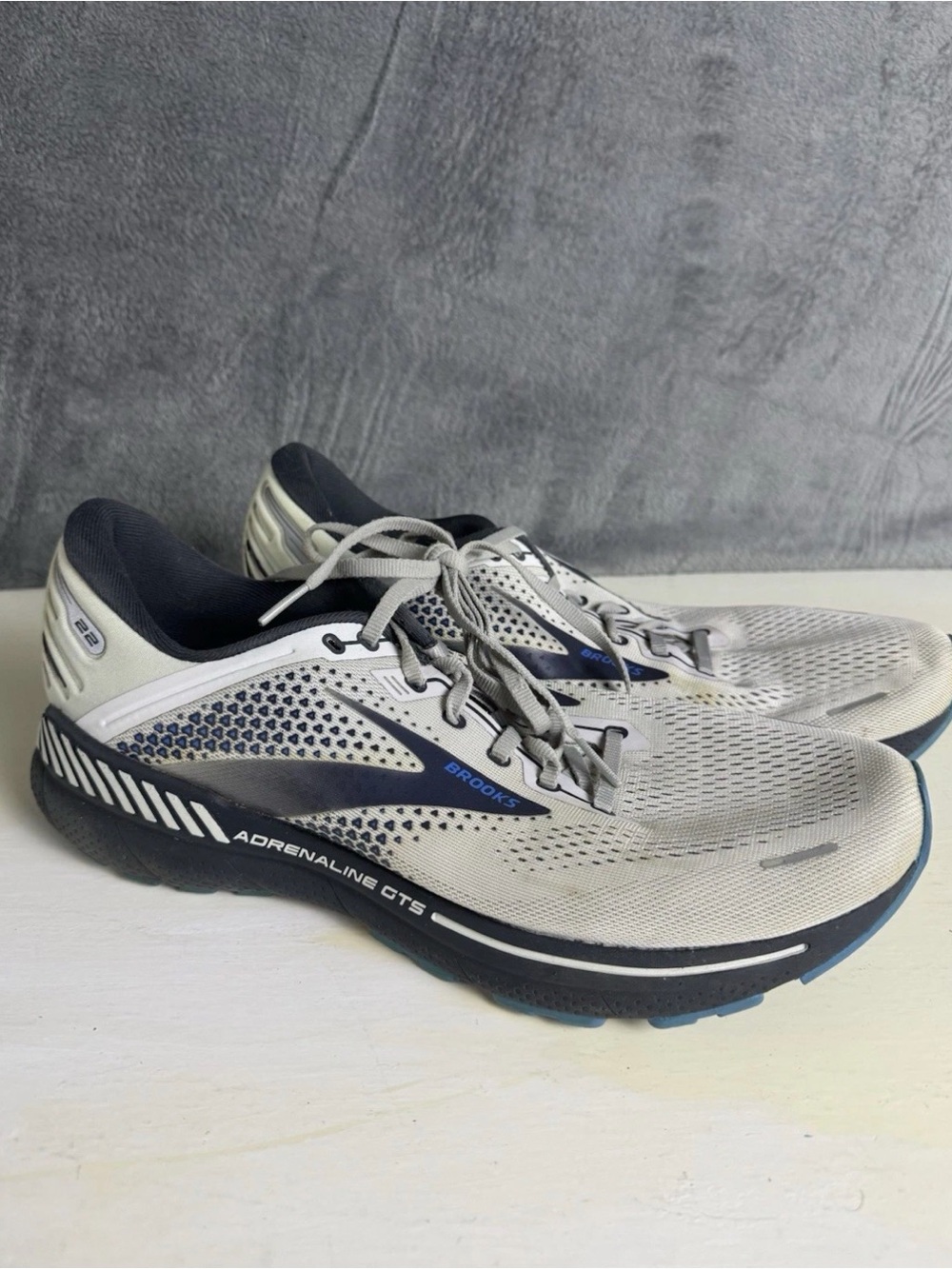 Brooks Men's Adrenaline GTS 22 Running Sneakers 1103662E023 White/Blue Size 12 M